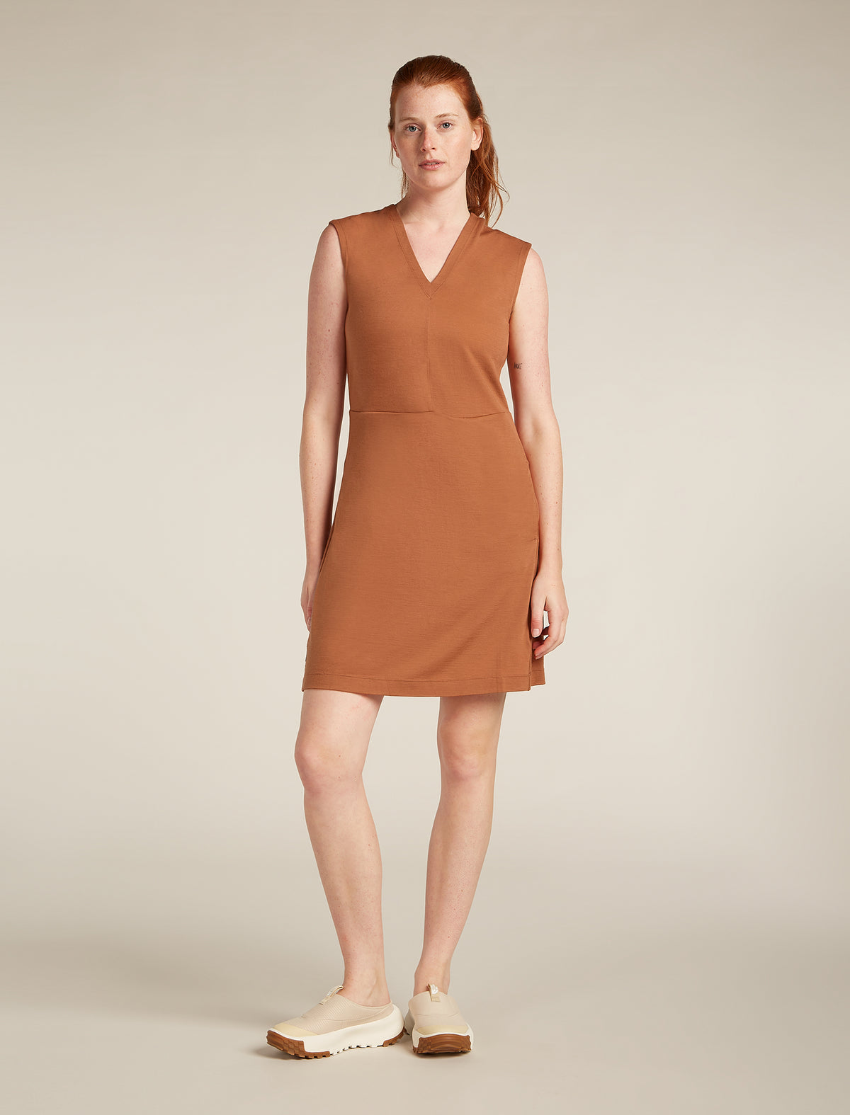 Vestito smanicato con scollo a V in lana merino 200 Granary Donna  - 3