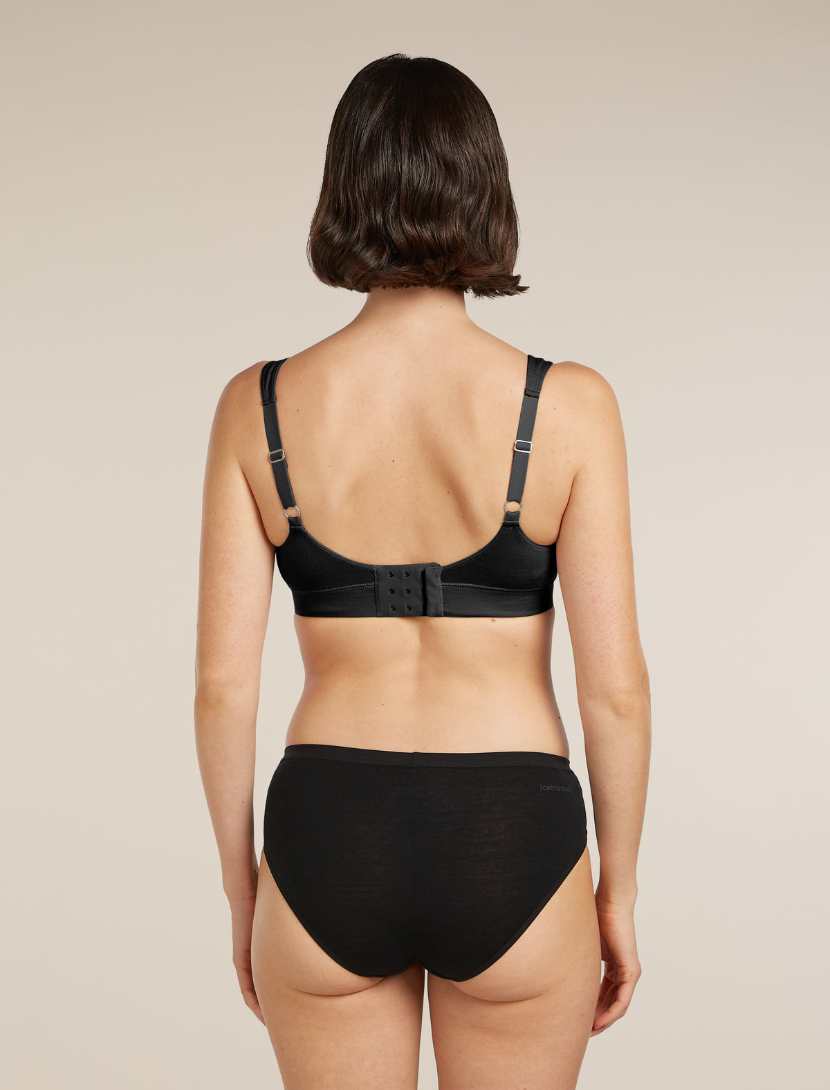 Women's Queens Clasp Bra Black - 2