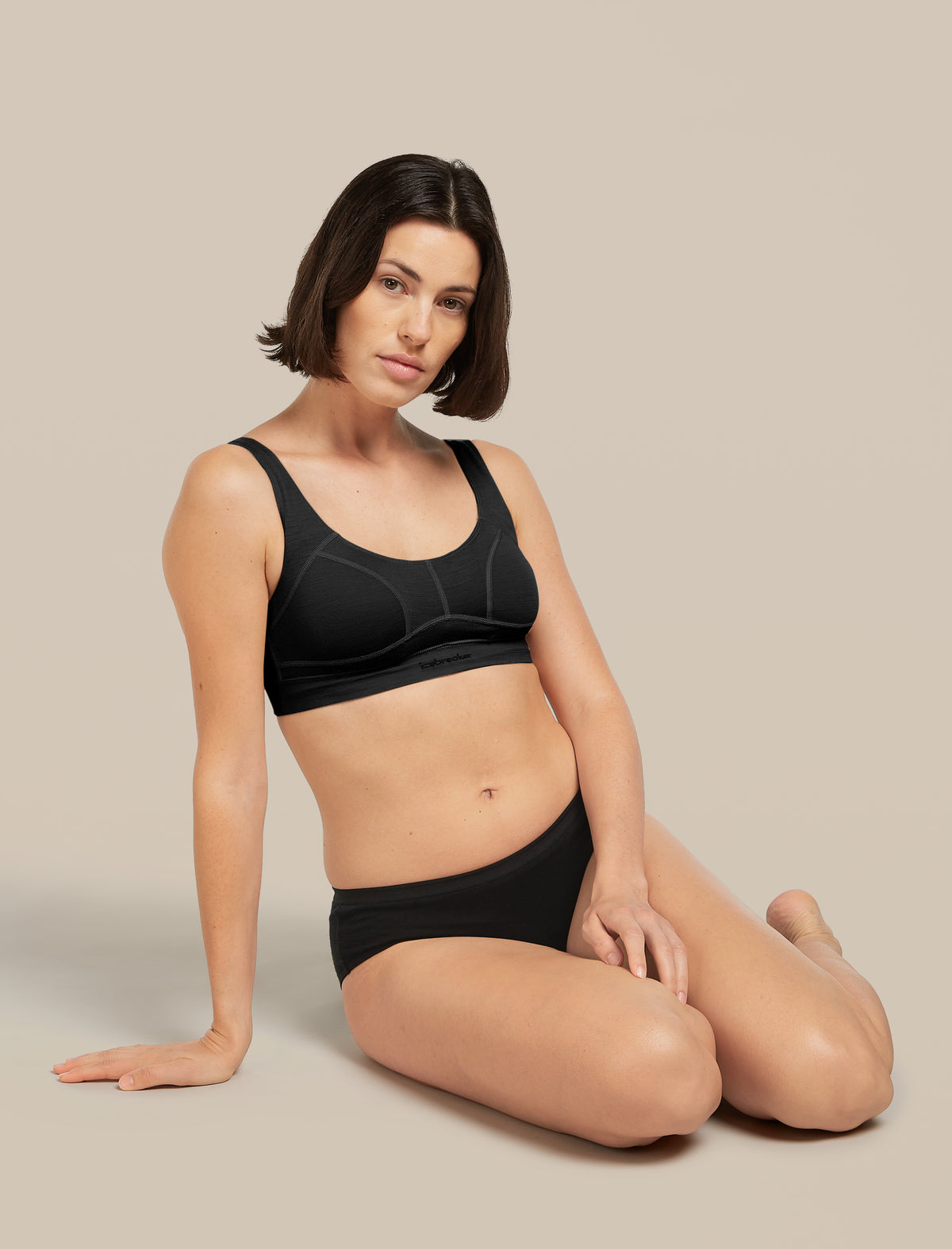 Women's Queens Clasp Bra Black - 4