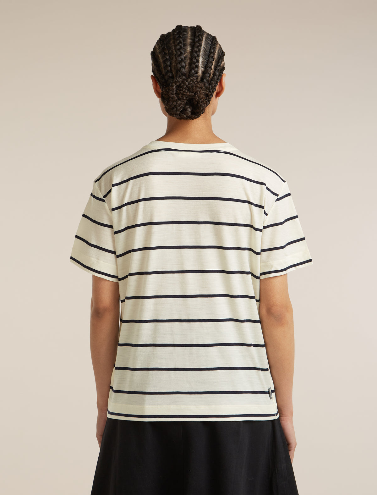 150 Tech Lite Relaxed T-Shirt mit V-Ausschnitt  - 2