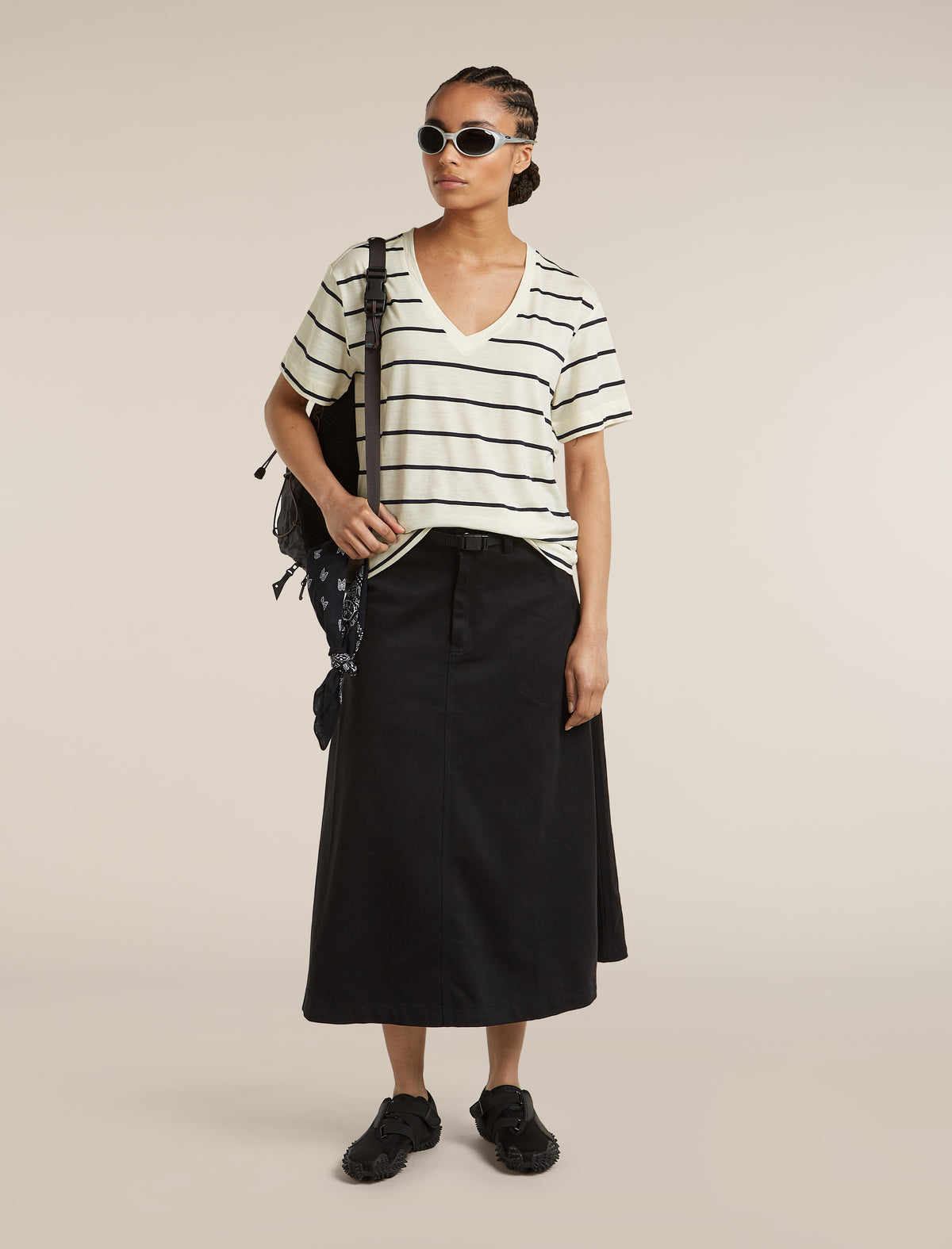 150 Tech Lite Relaxed T-Shirt mit V-Ausschnitt  - 4