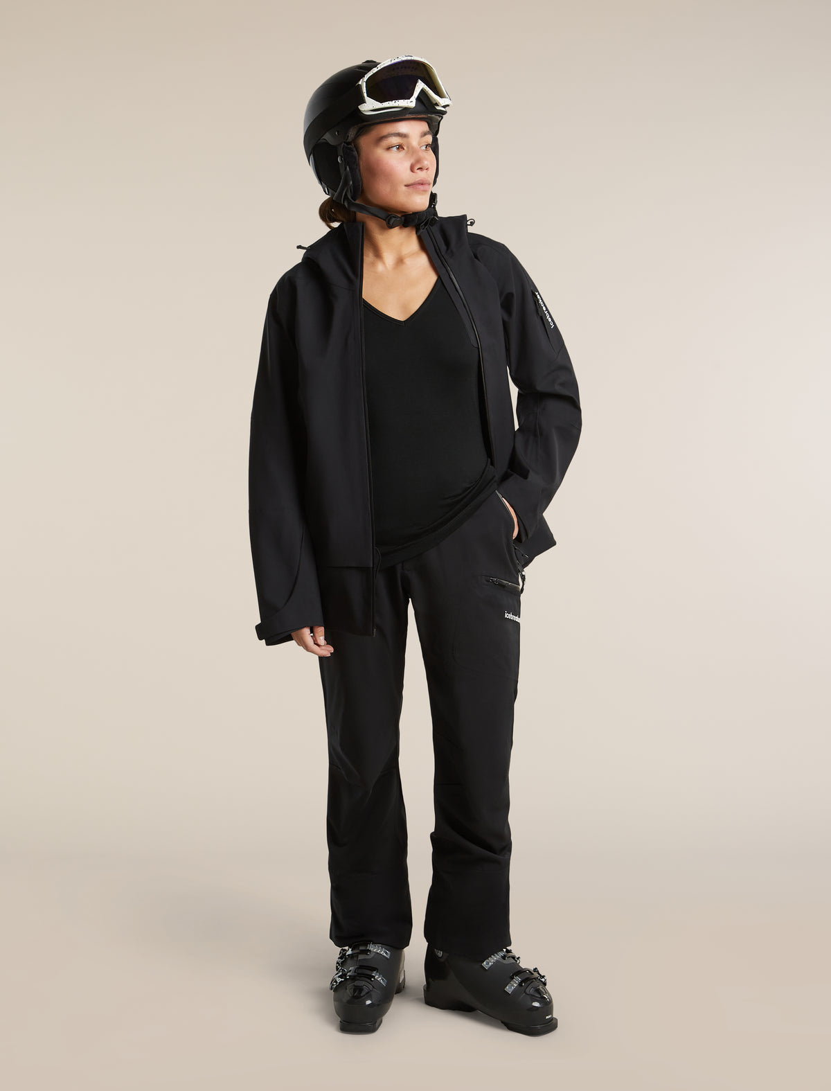 260 Oasis V Neck Black - 4